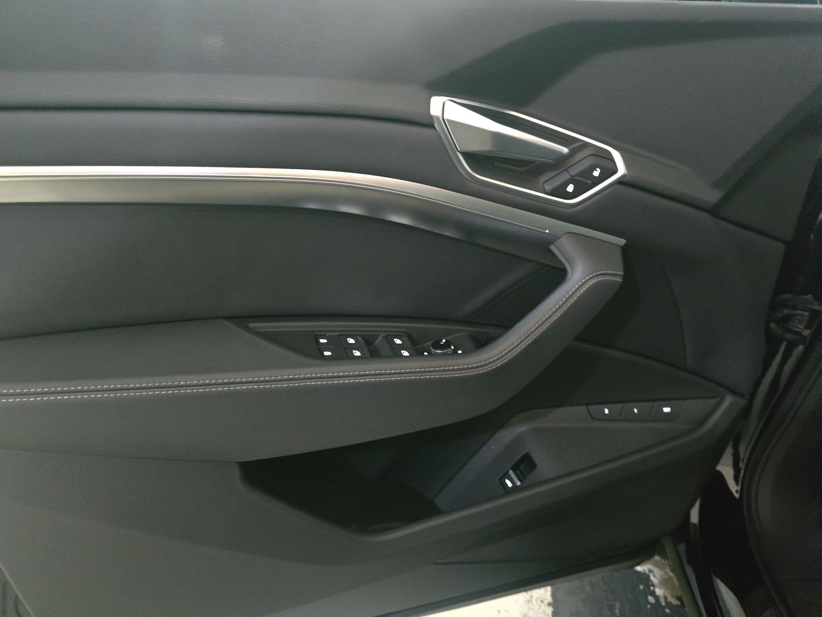 2022 Audi e-tron Premium AWD