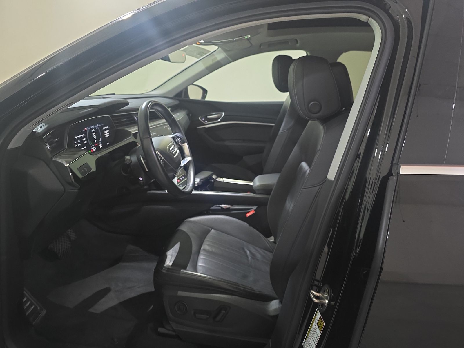 2022 Audi e-tron Premium AWD