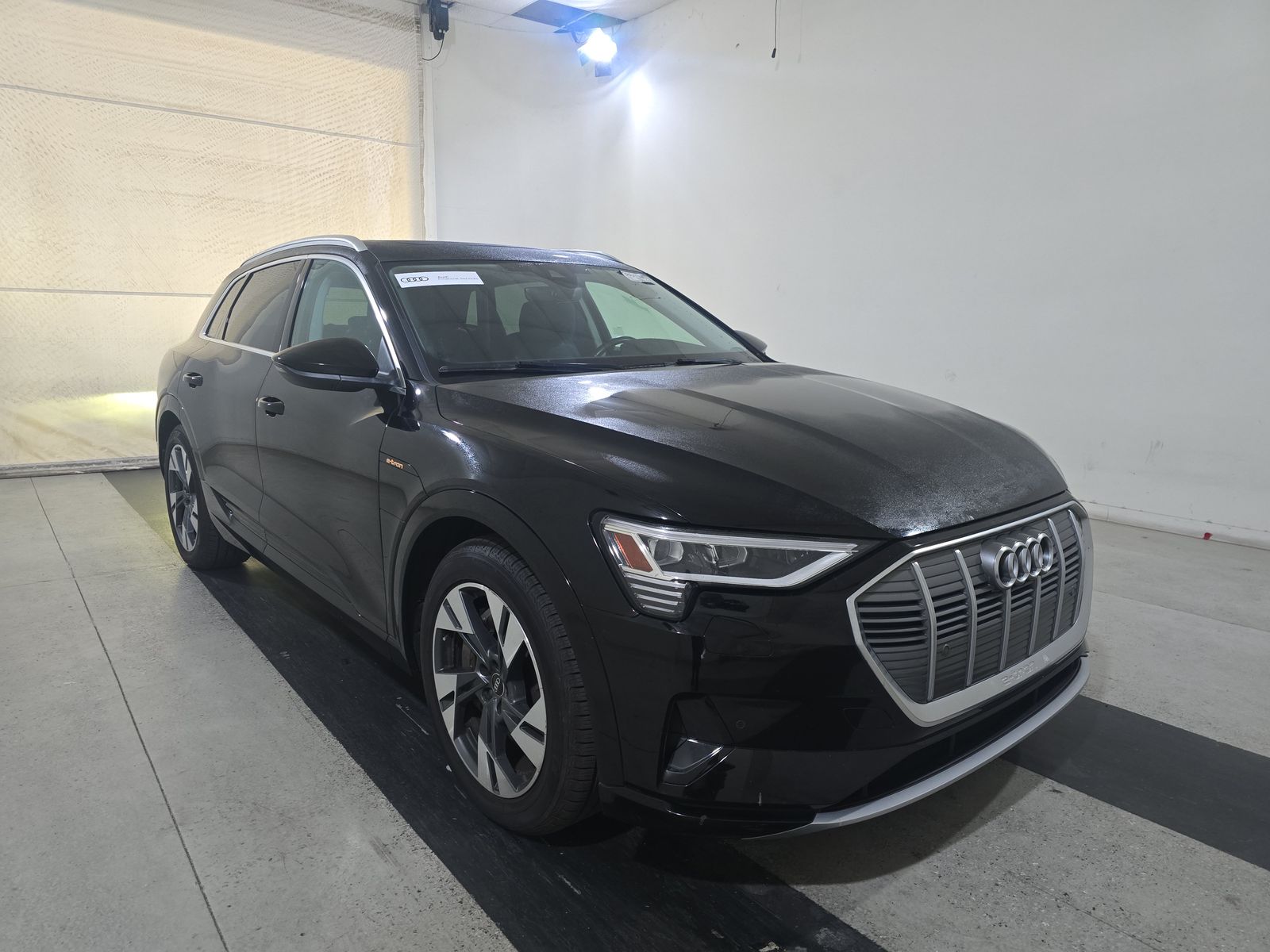 2022 Audi e-tron Premium AWD