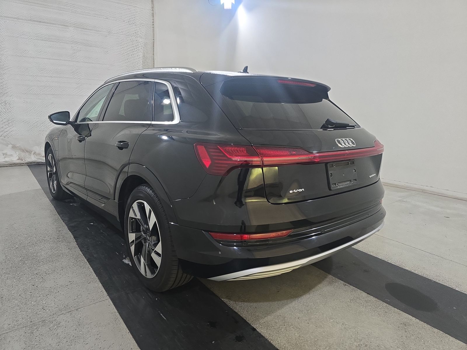 2022 Audi e-tron Premium AWD