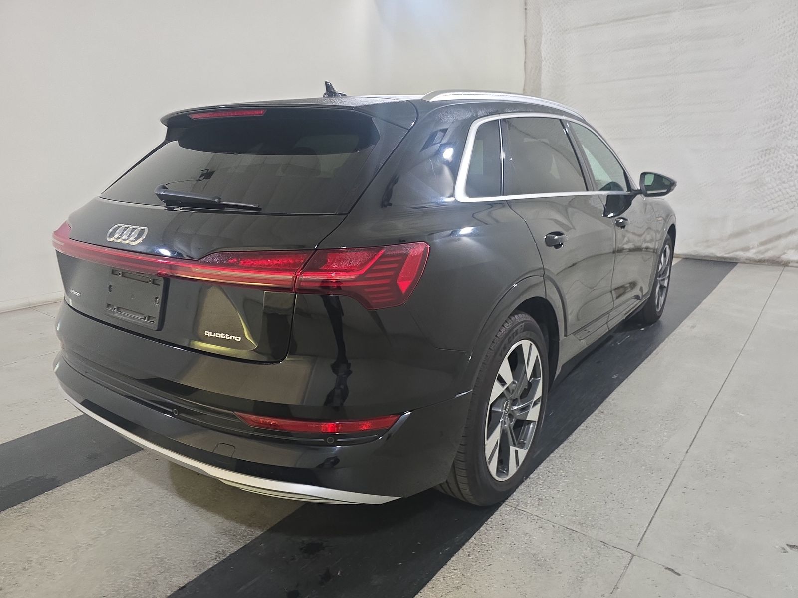 2022 Audi e-tron Premium AWD