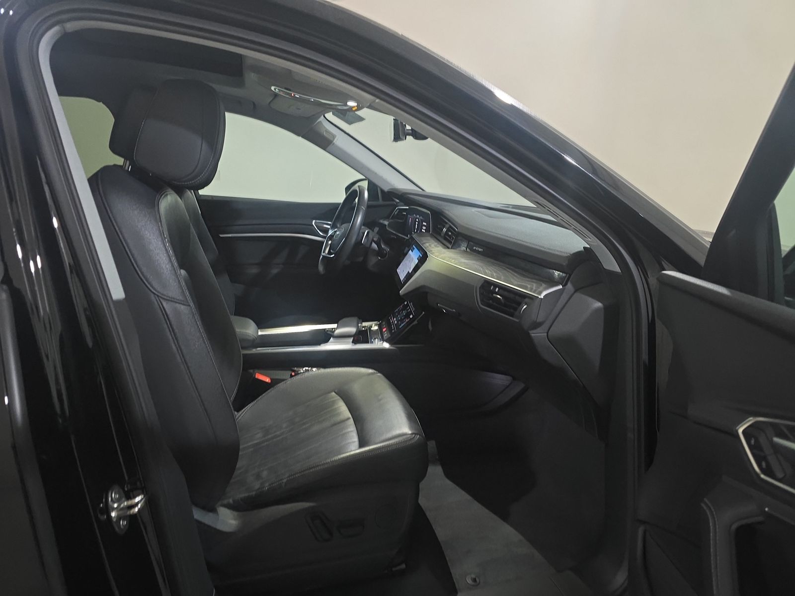 2022 Audi e-tron Premium AWD