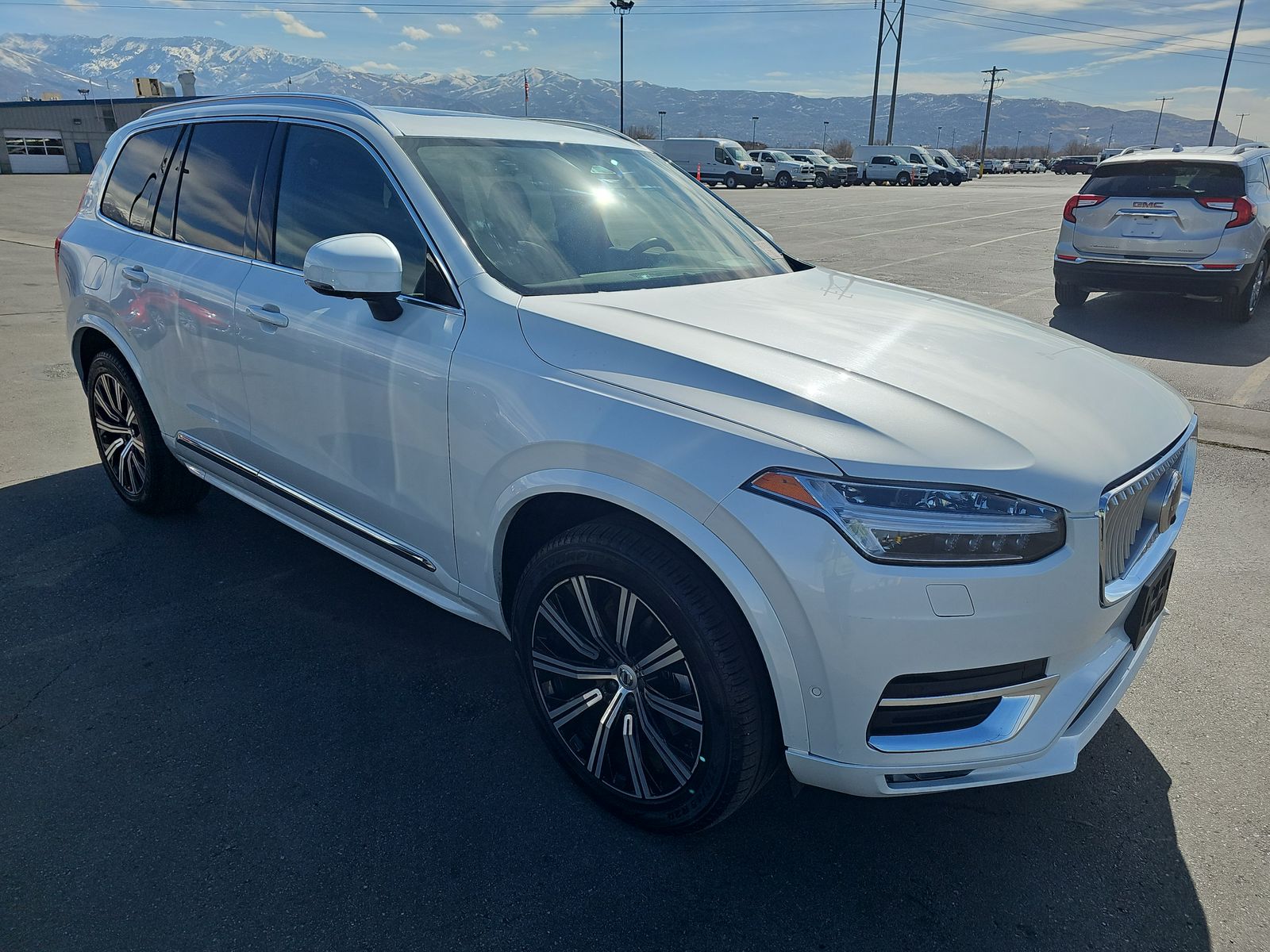 2023 Volvo XC90 B5 Plus AWD