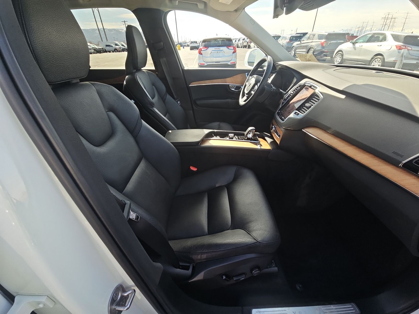 2023 Volvo XC90 B5 Plus AWD