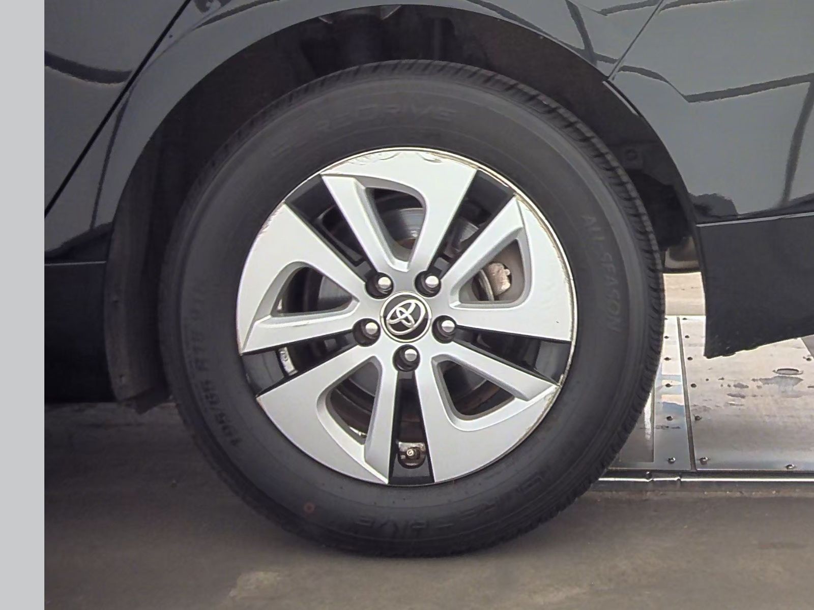 2016 Toyota Prius Three FWD