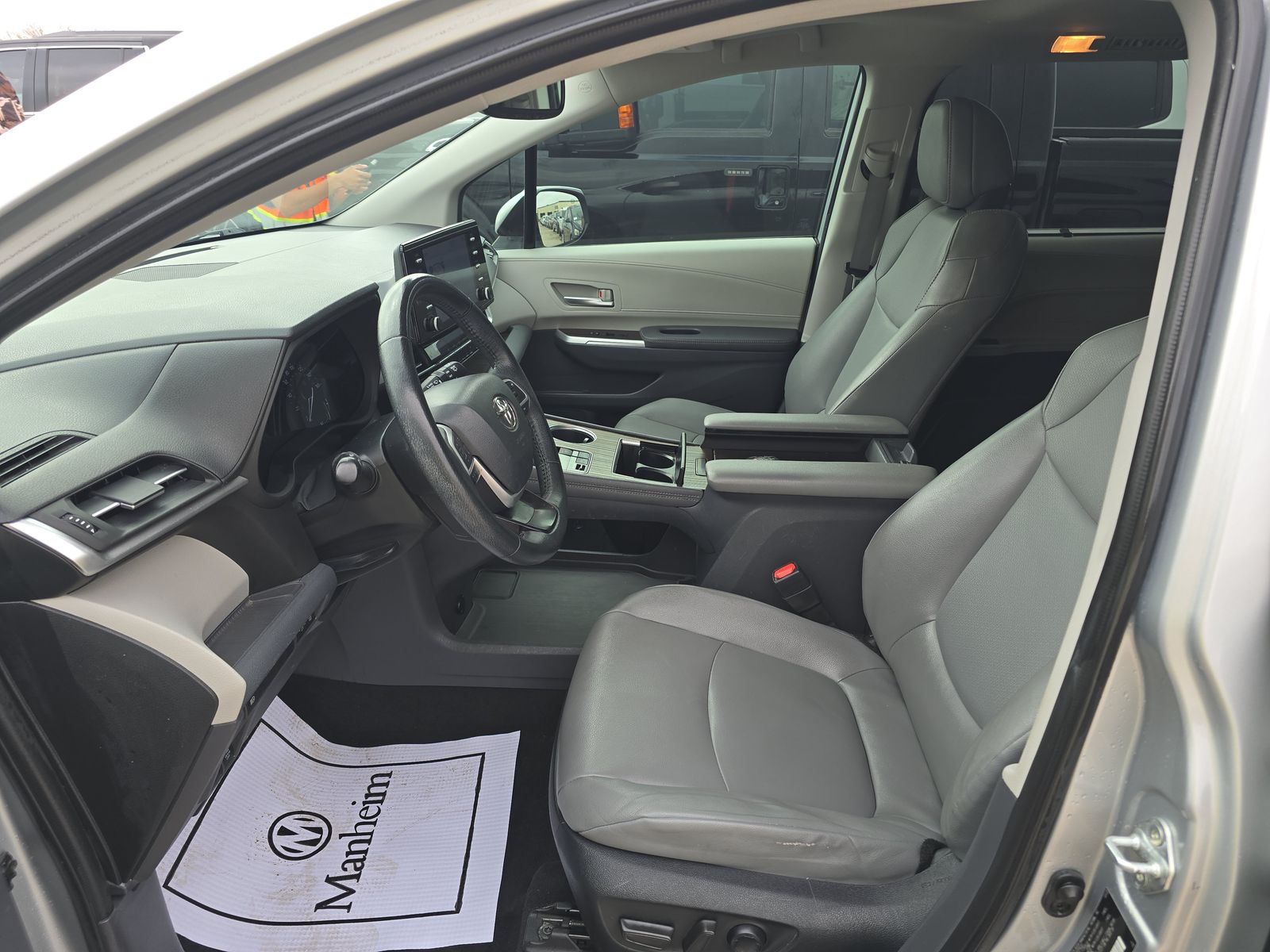 2022 Toyota Sienna XLE FWD