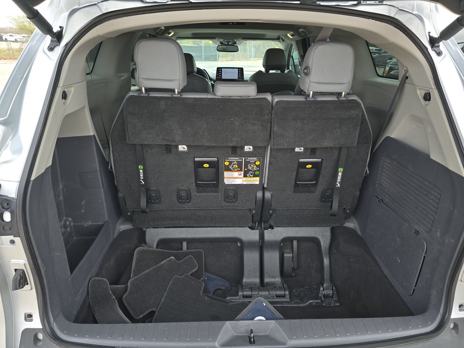 2022 Toyota Sienna XLE FWD