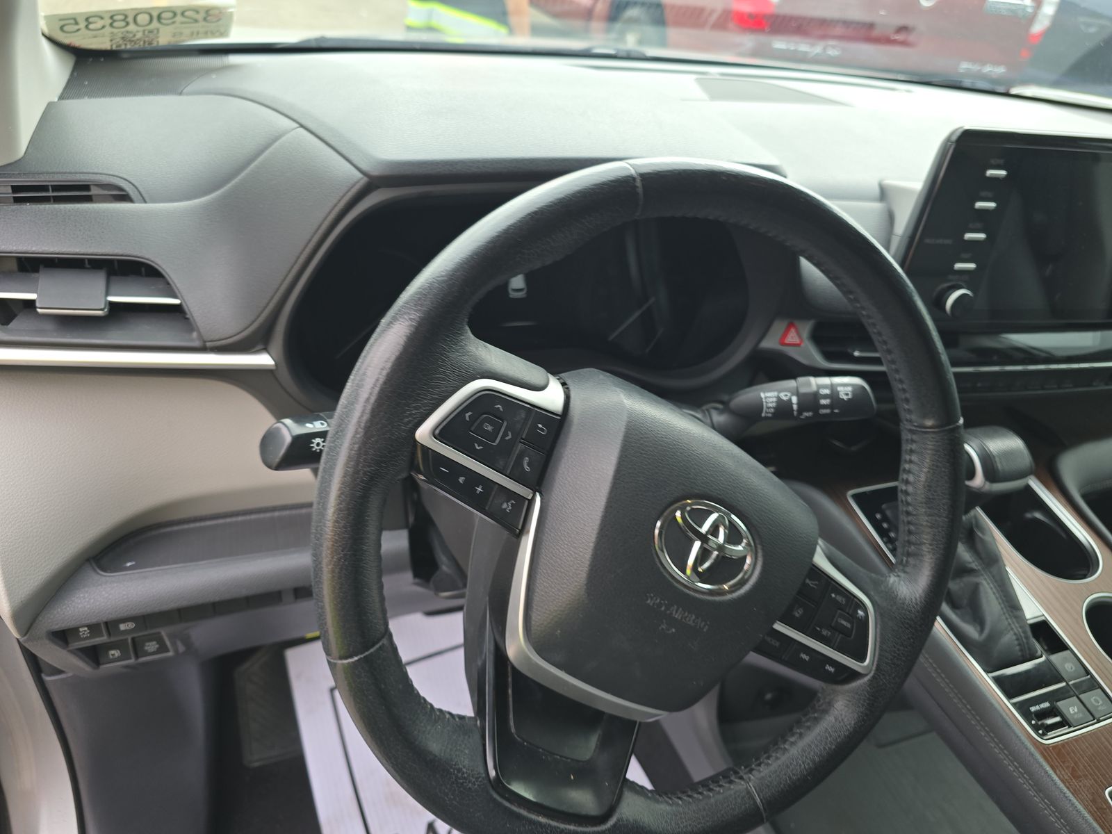 2022 Toyota Sienna XLE FWD