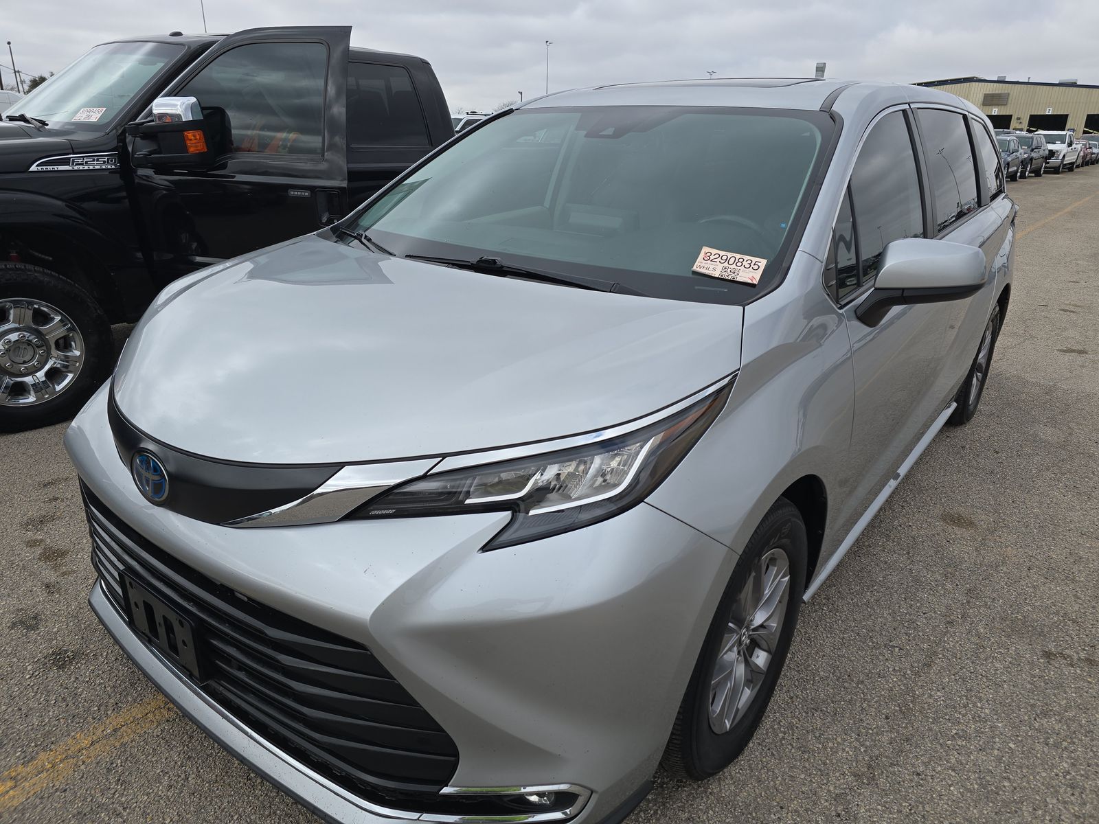 2022 Toyota Sienna XLE FWD