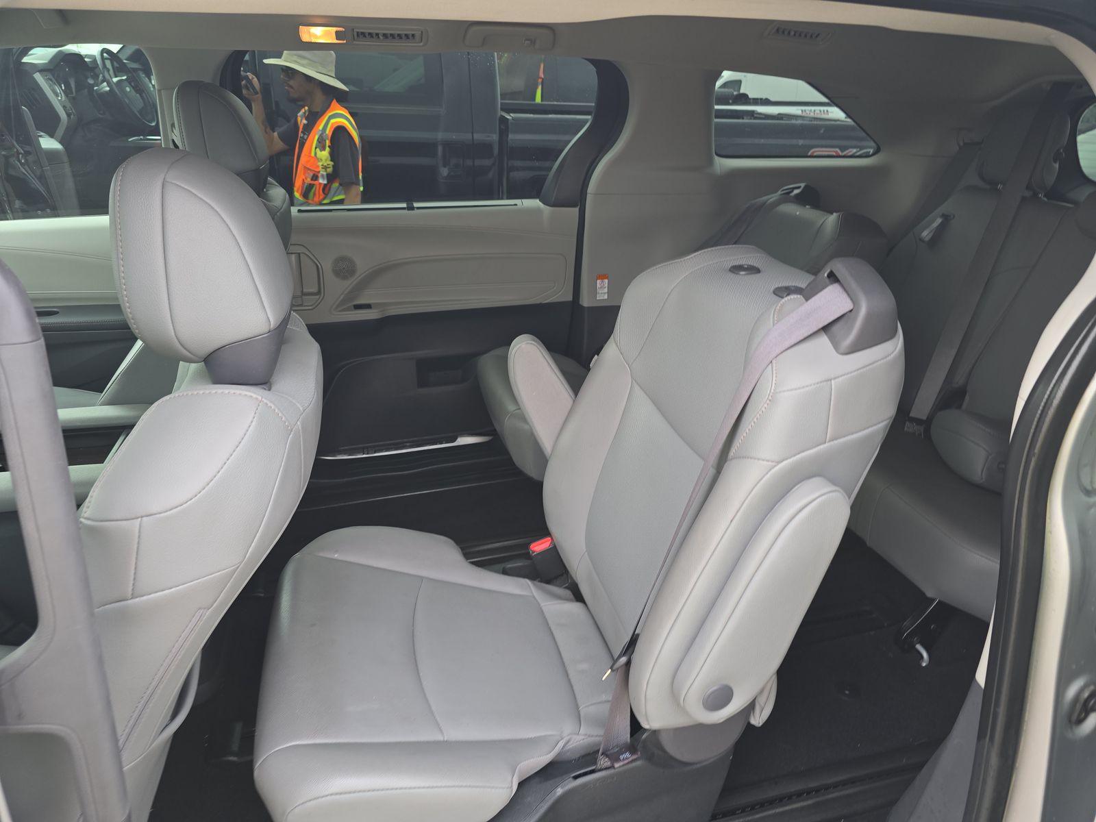 2022 Toyota Sienna XLE FWD