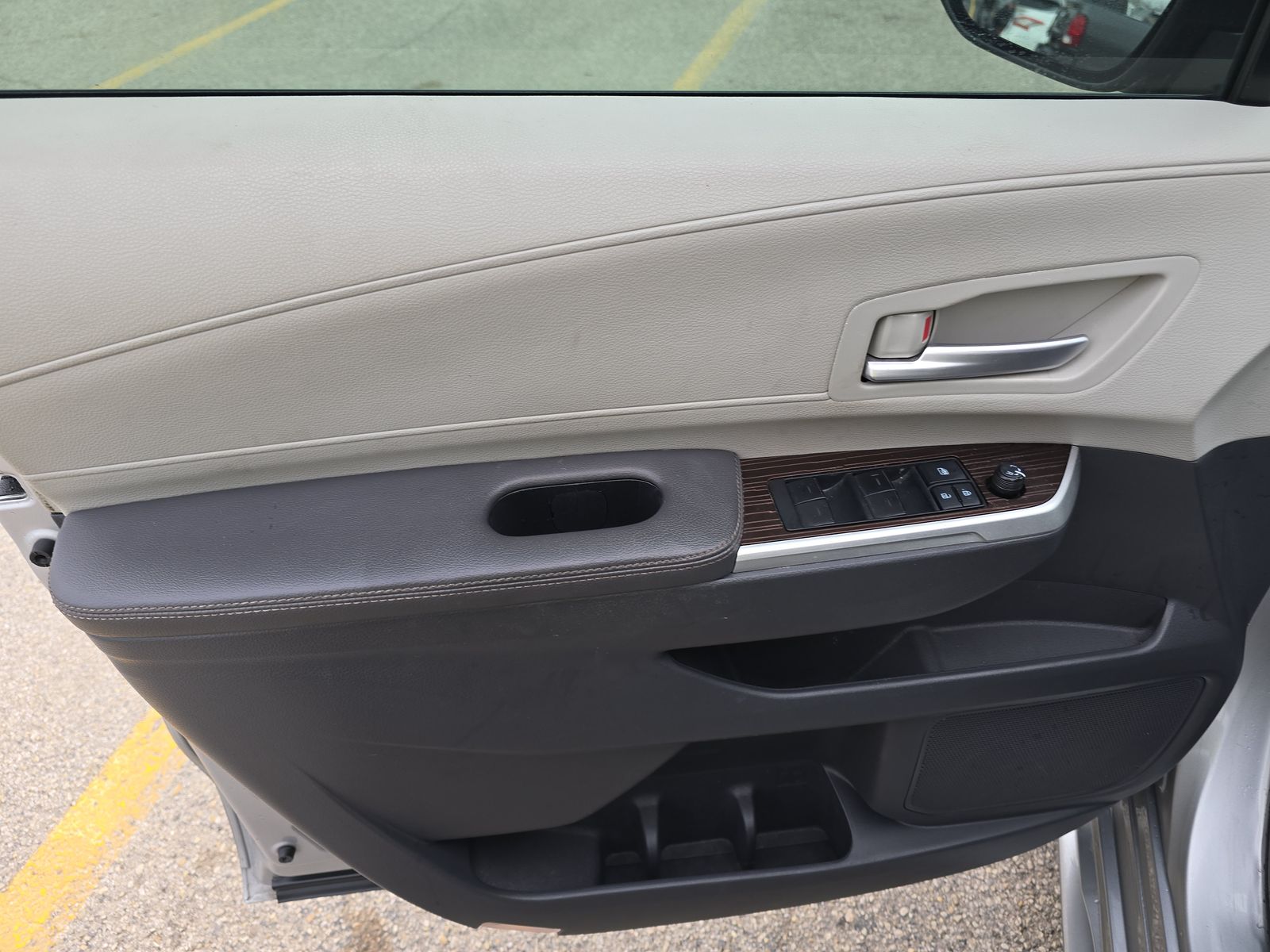 2022 Toyota Sienna XLE FWD