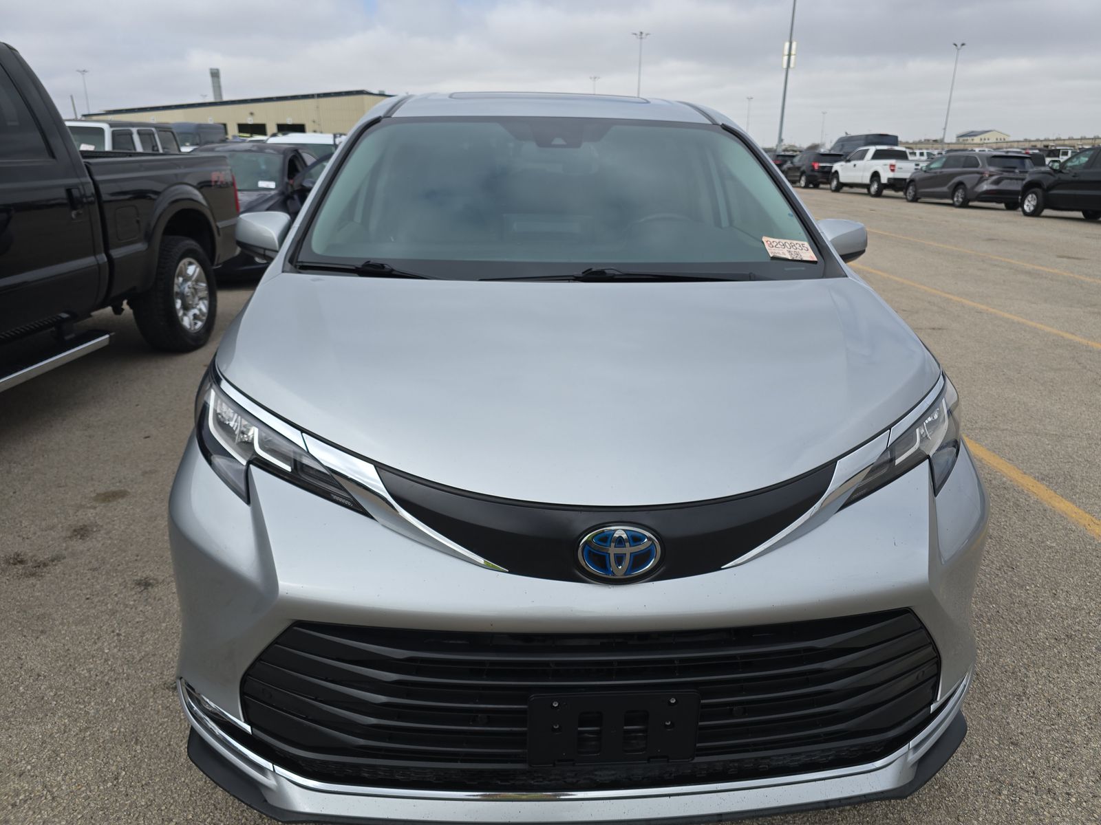 2022 Toyota Sienna XLE FWD