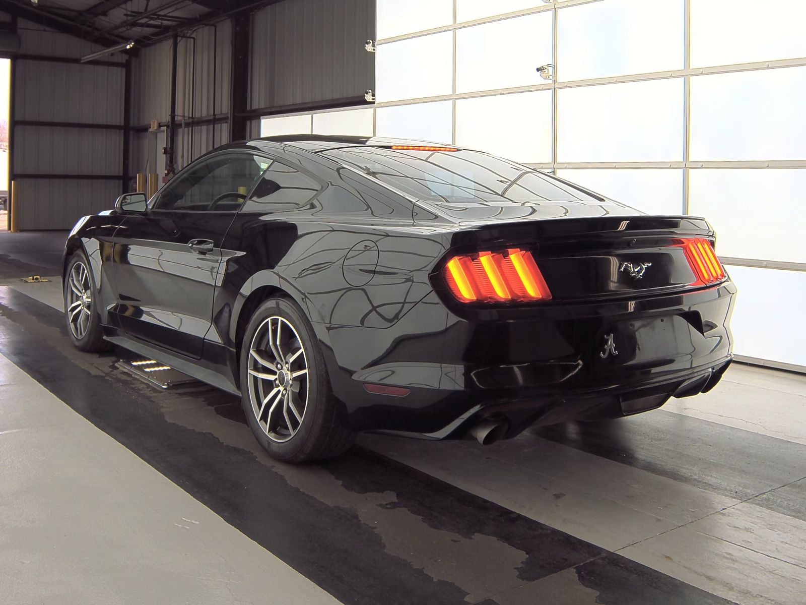 2017 Ford Mustang EcoBoost RWD