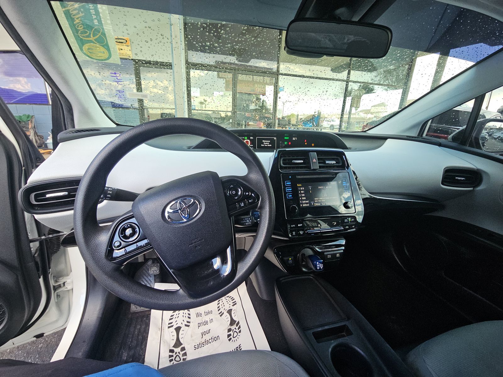 2019 Toyota Prius L Eco FWD