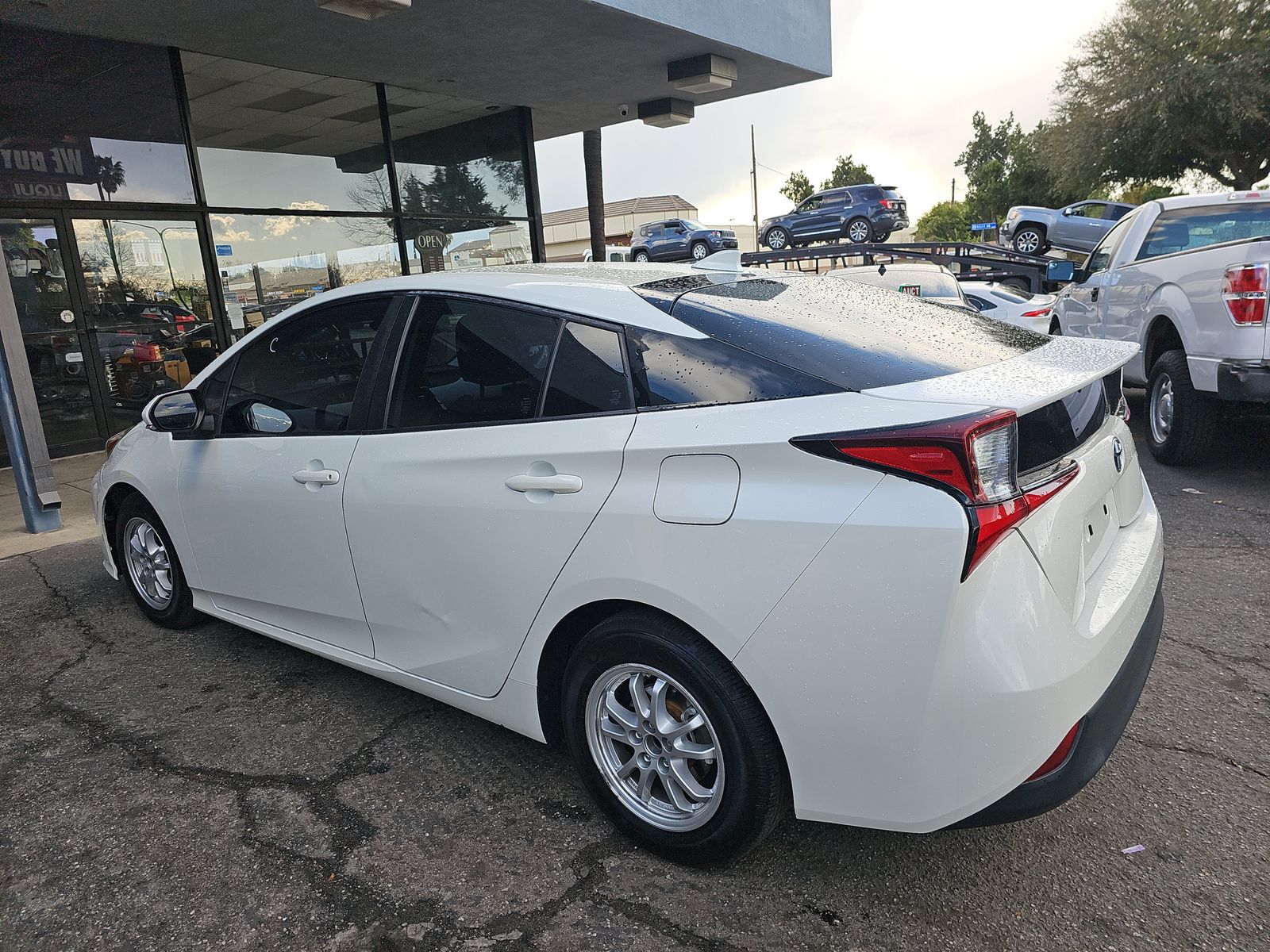 2019 Toyota Prius L Eco FWD