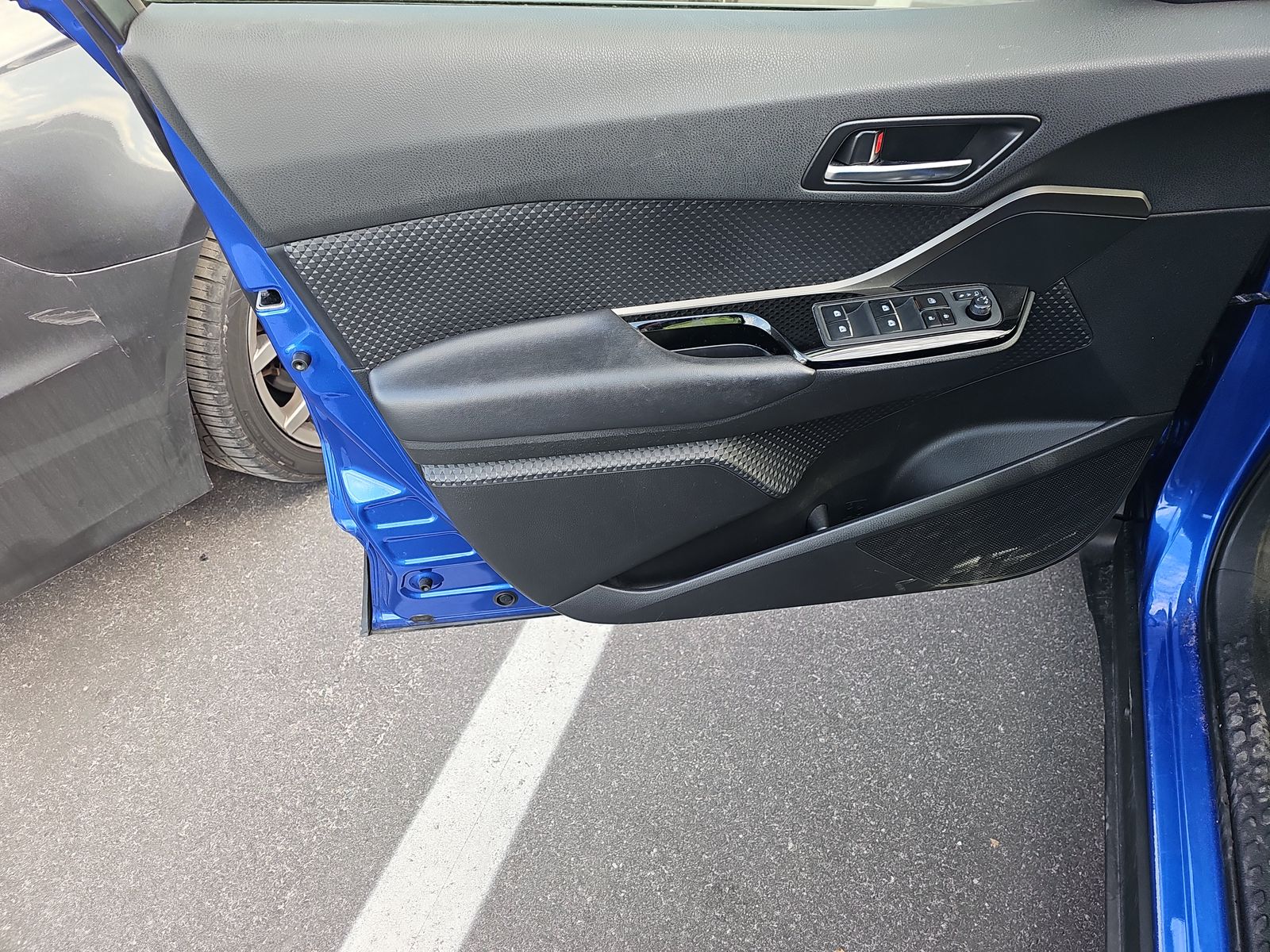 2019 Toyota C-HR XLE FWD