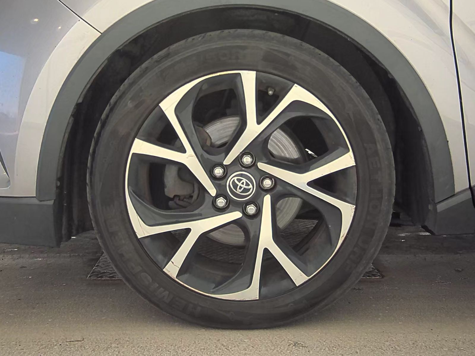 2018 Toyota C-HR XLE FWD