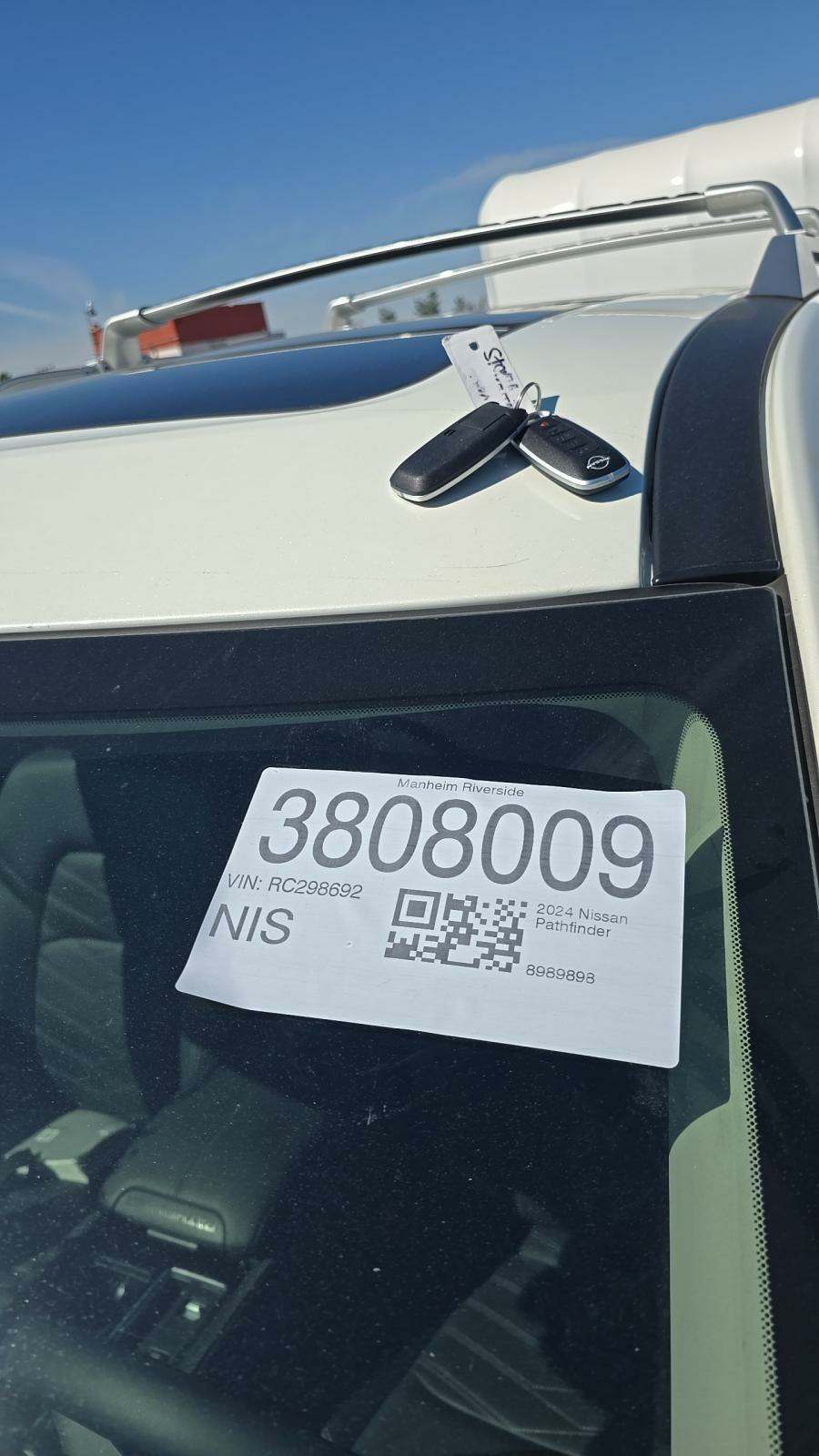 2024 Nissan Pathfinder Platinum FWD