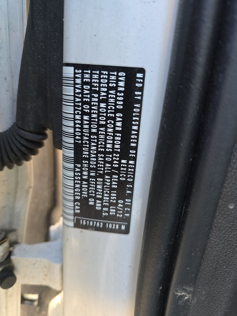 2012 Volkswagen Beetle 2.0T Turbo FWD