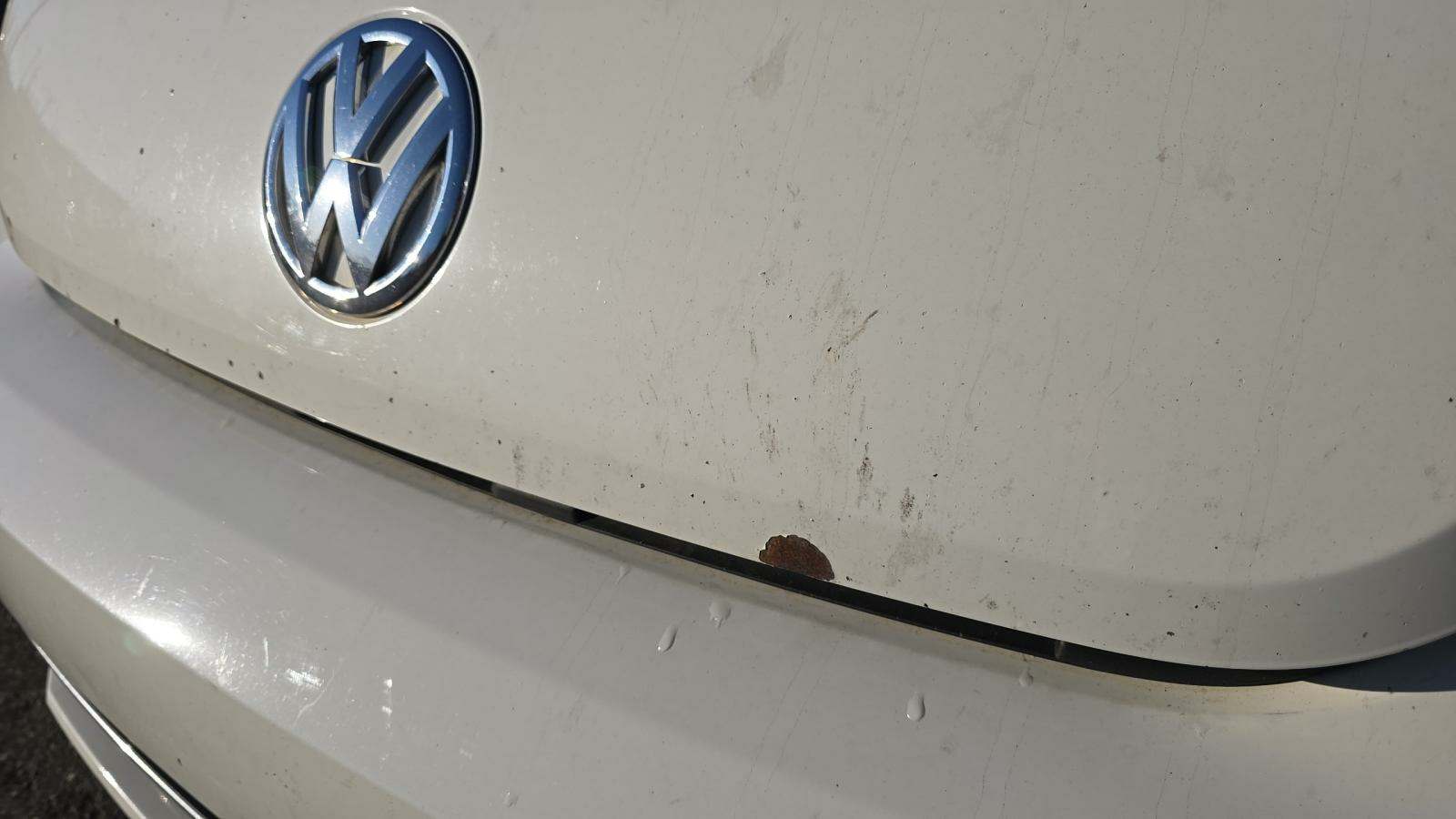 2012 Volkswagen Beetle 2.0T Turbo FWD