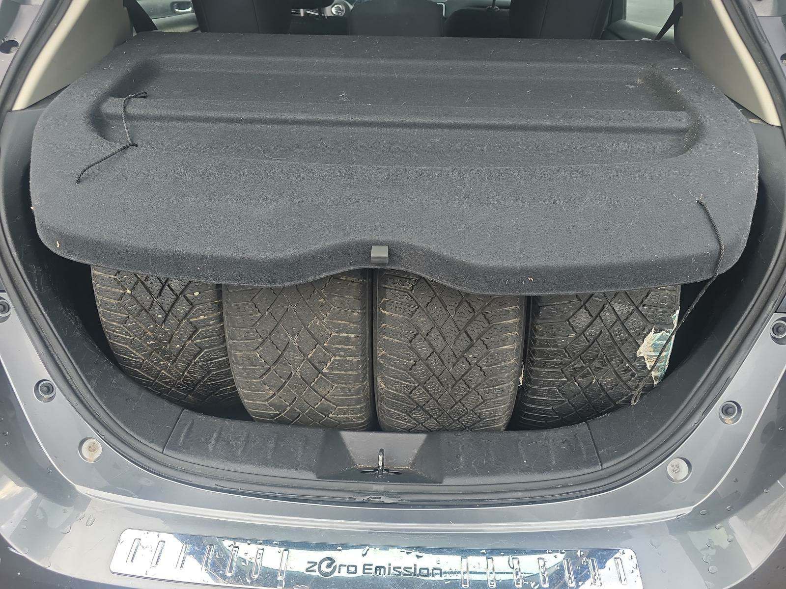 2020 Nissan LEAF SV FWD