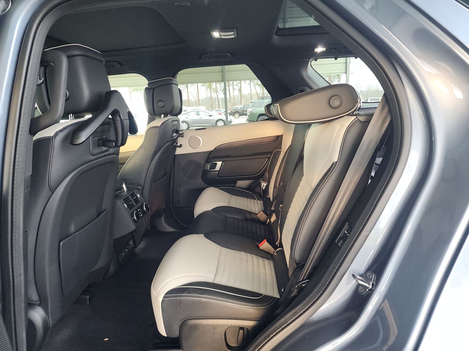 2022 Land Rover Discovery S R-Dynamic AWD