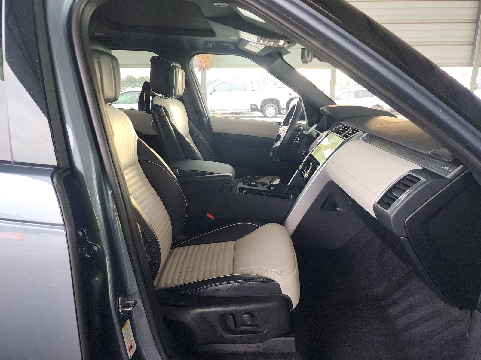 2022 Land Rover Discovery S R-Dynamic AWD