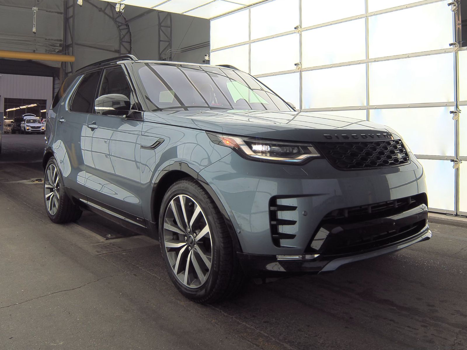 2022 Land Rover Discovery S R-Dynamic AWD