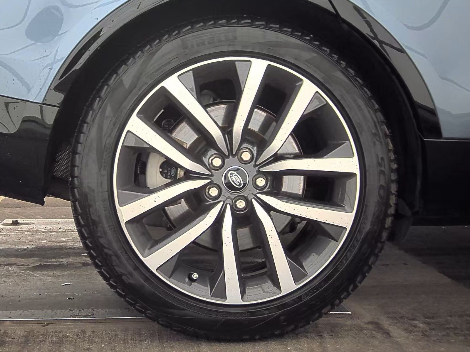 2022 Land Rover Discovery S R-Dynamic AWD