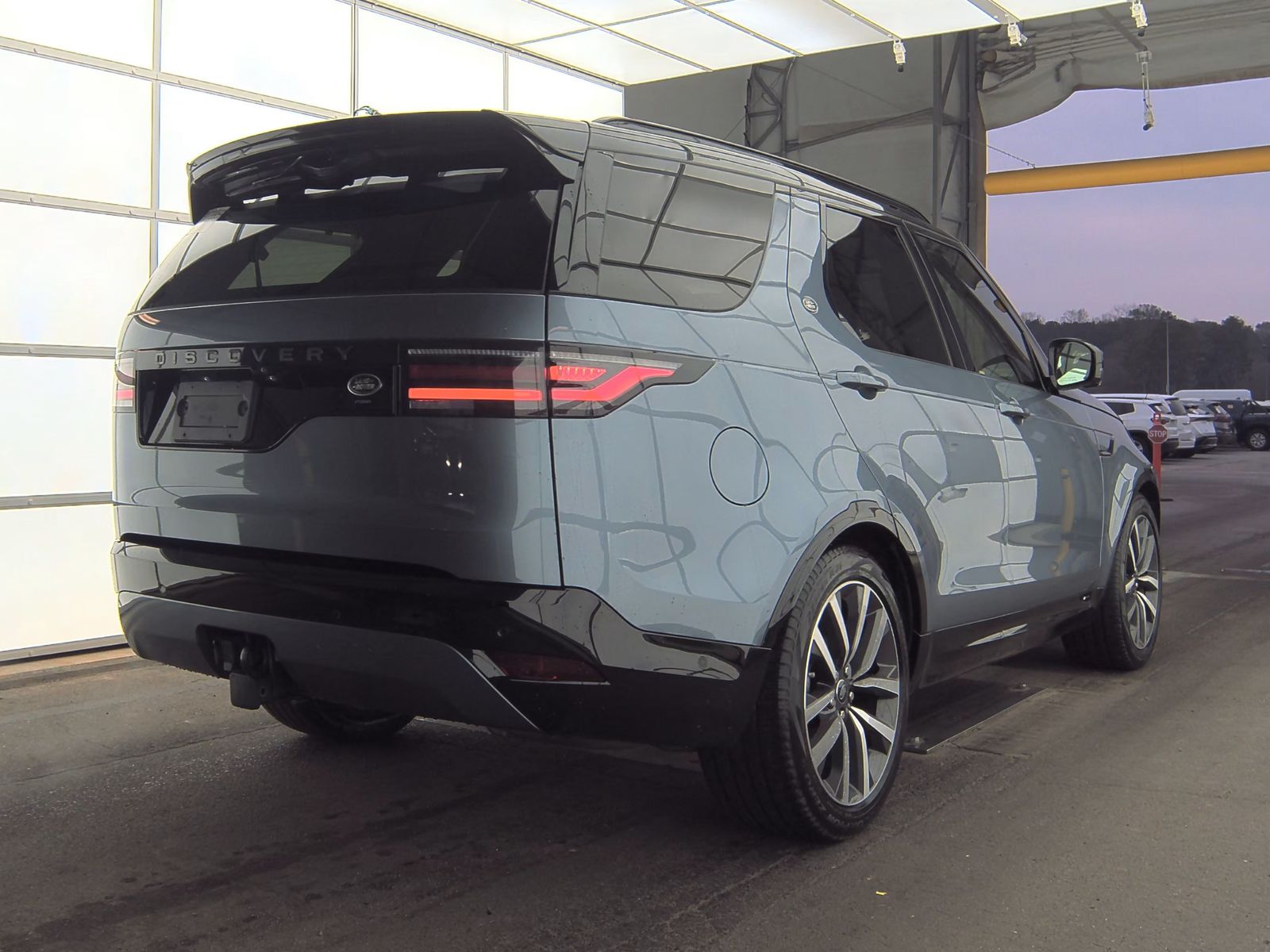 2022 Land Rover Discovery S R-Dynamic AWD