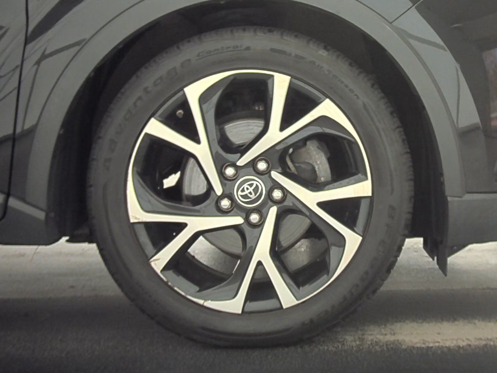 2018 Toyota C-HR XLE FWD