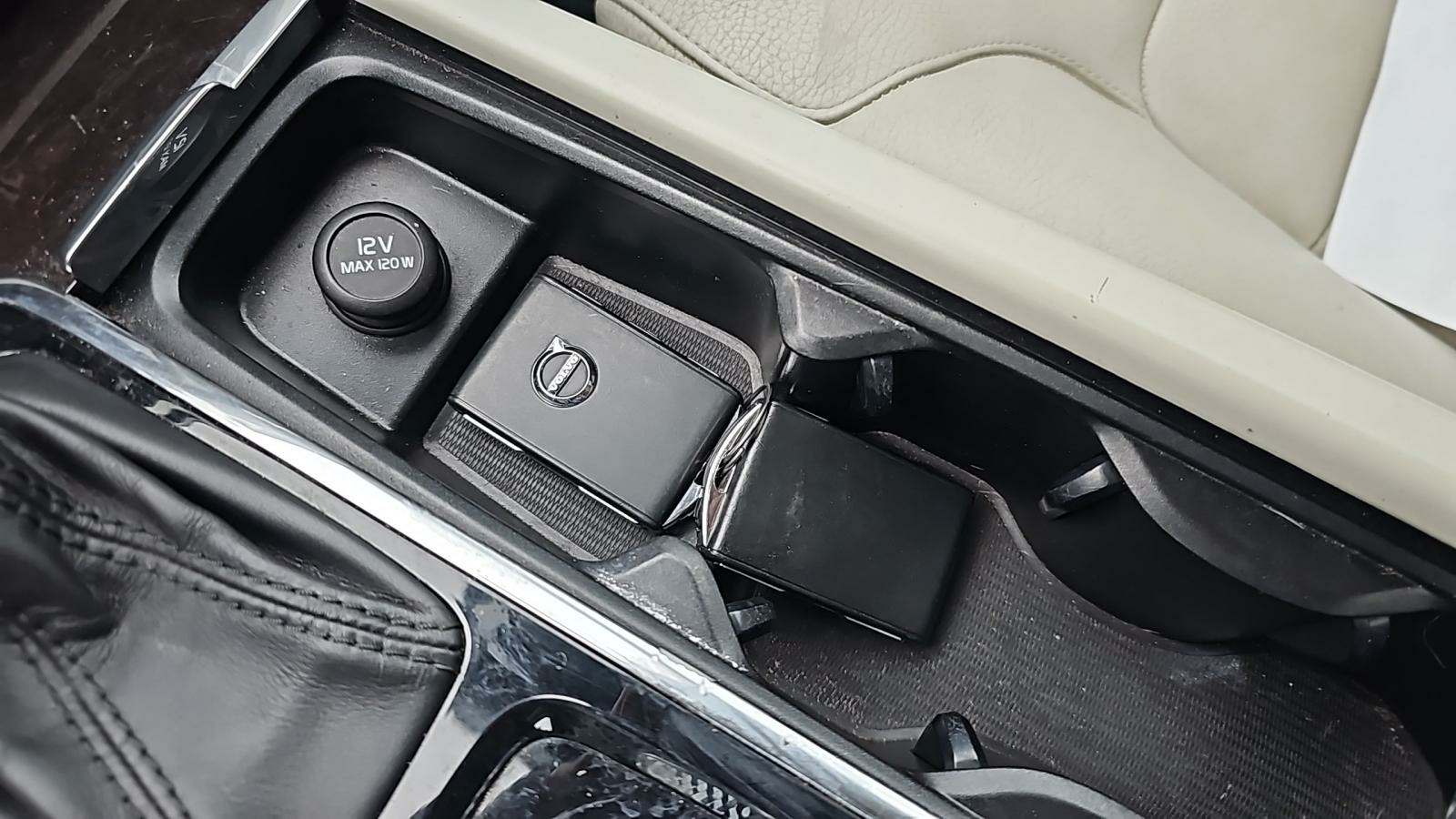 2019 Volvo XC90 T6 Momentum AWD
