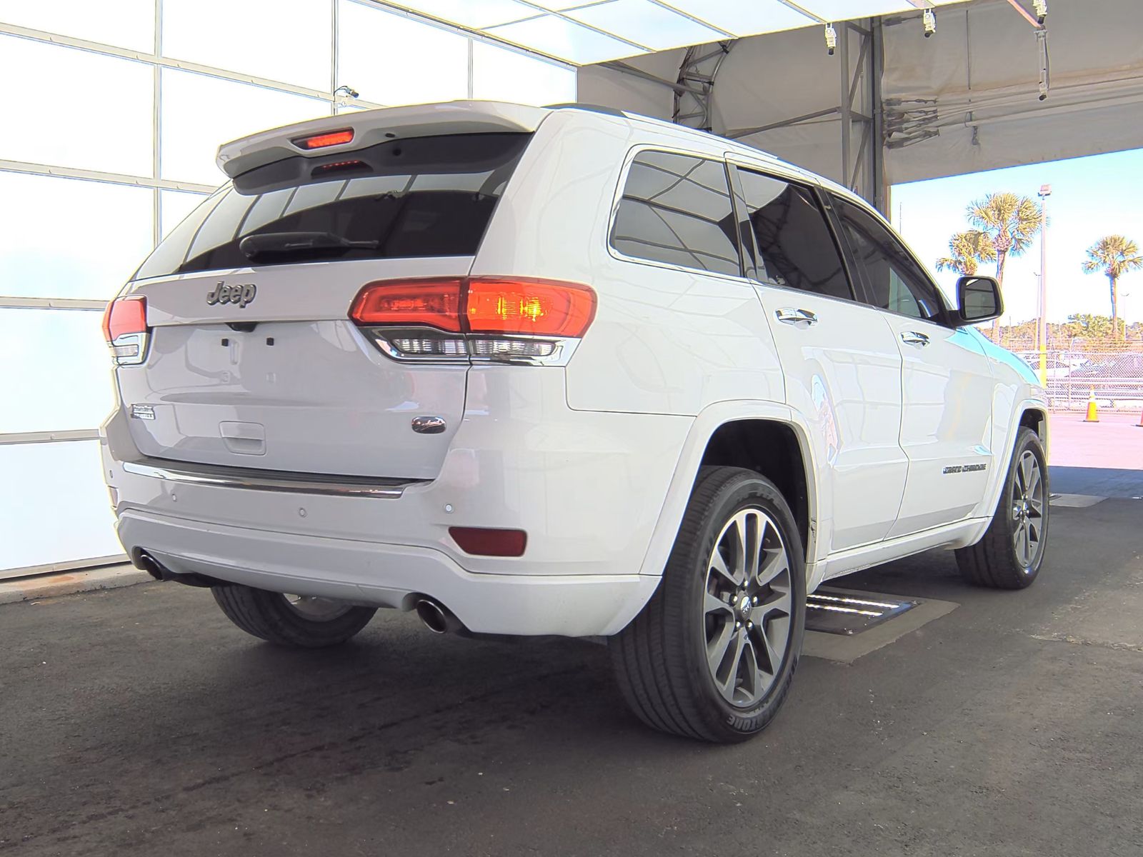 2017 Jeep Grand Cherokee Overland RWD