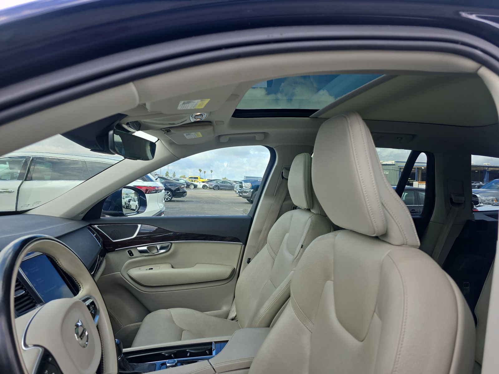 2019 Volvo XC90 T6 Momentum AWD
