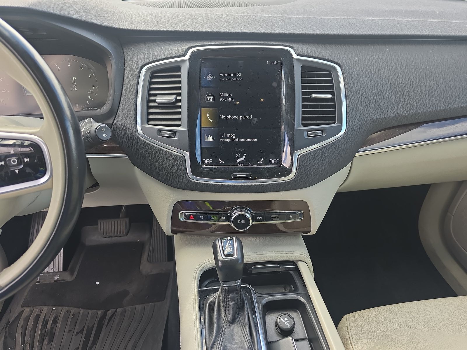 2019 Volvo XC90 T6 Momentum AWD