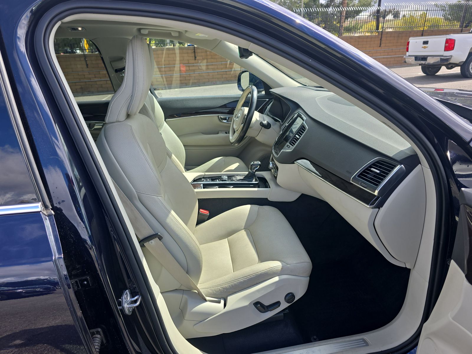 2019 Volvo XC90 T6 Momentum AWD