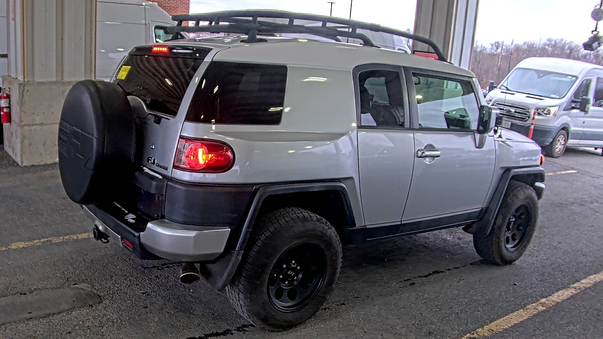 Toyota FJ Cruiser w/Rear Doors снимка Toyota FJ Cruiser w/Rear Doors