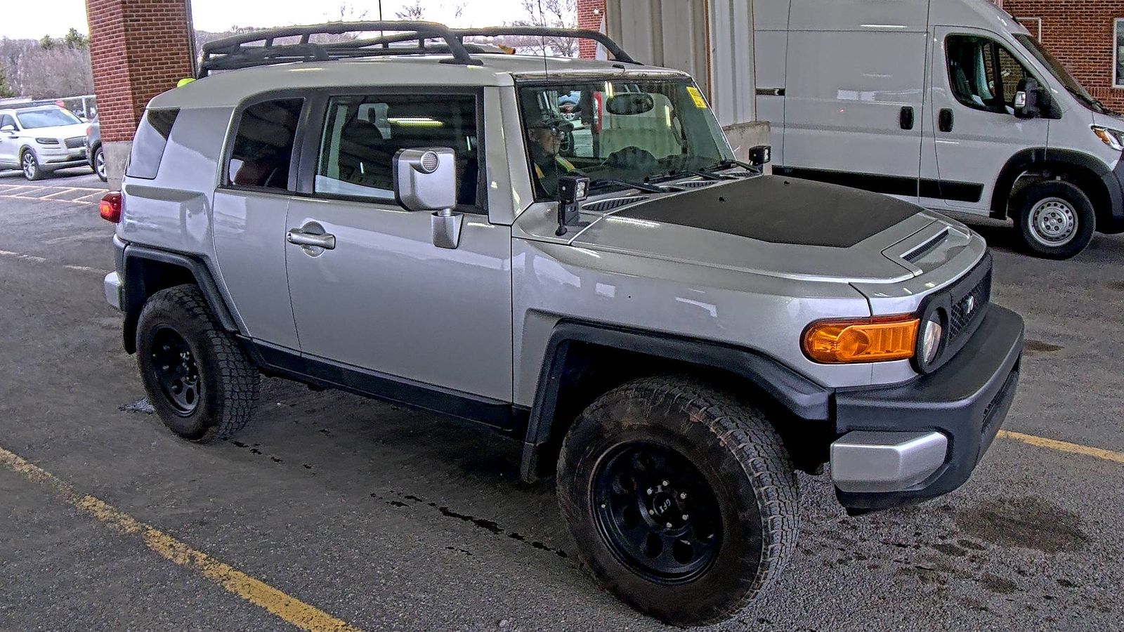 Toyota FJ Cruiser w/Rear Doors снимка Toyota FJ Cruiser w/Rear Doors