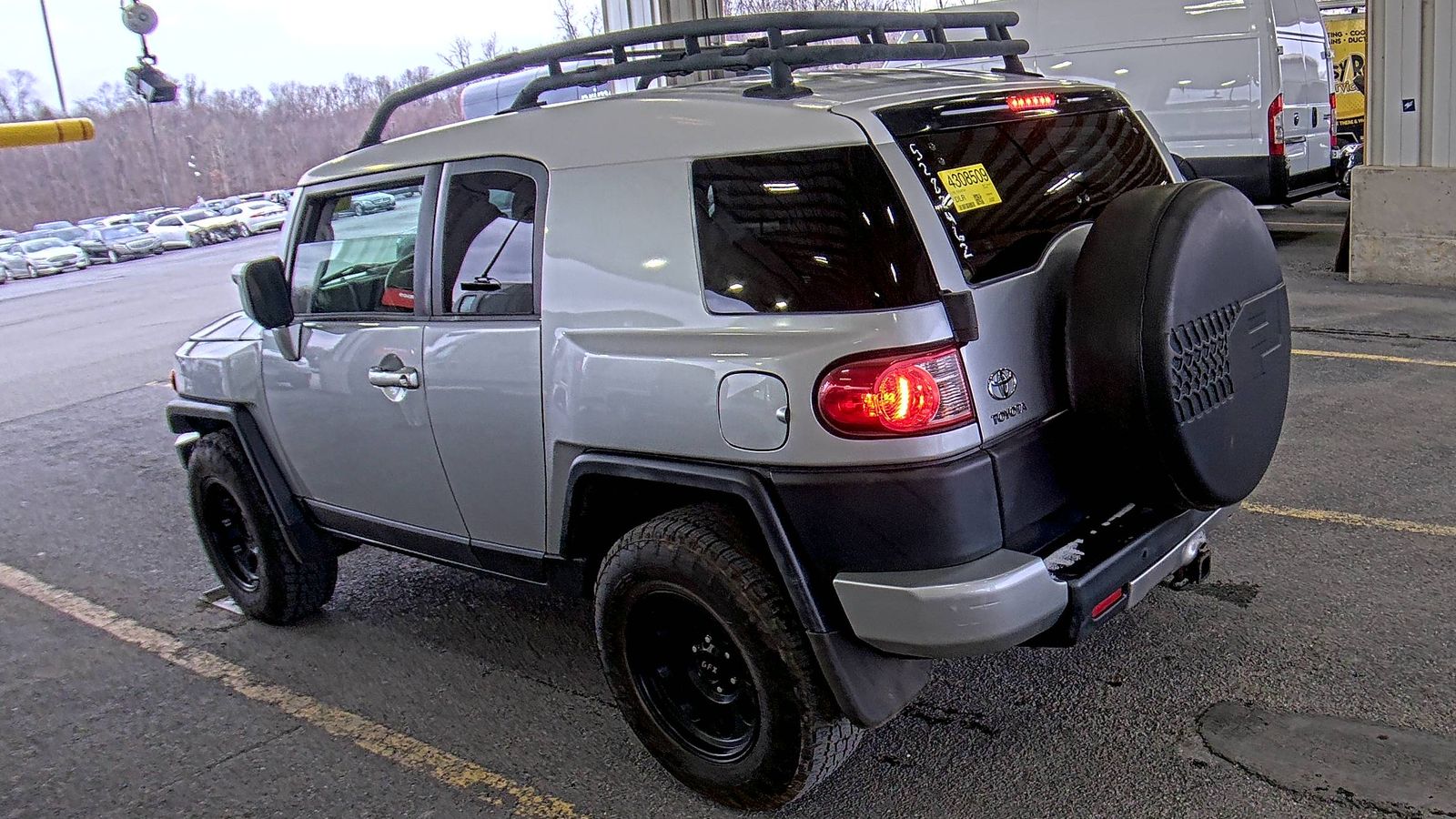 Toyota FJ Cruiser w/Rear Doors снимка Toyota FJ Cruiser w/Rear Doors
