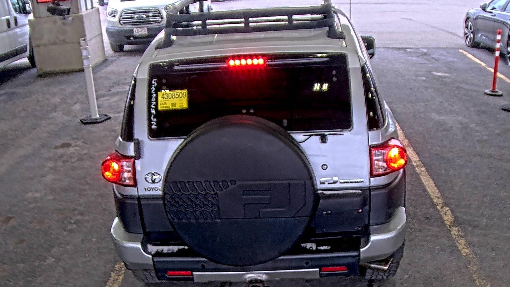 Toyota FJ Cruiser w/Rear Doors снимка Toyota FJ Cruiser w/Rear Doors