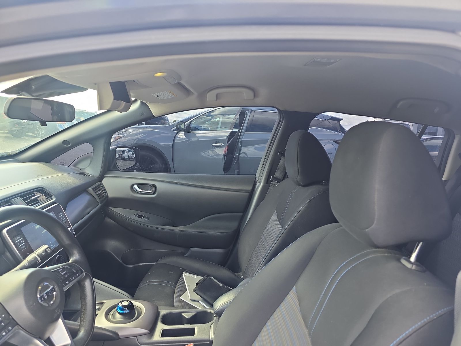 2022 Nissan LEAF S FWD