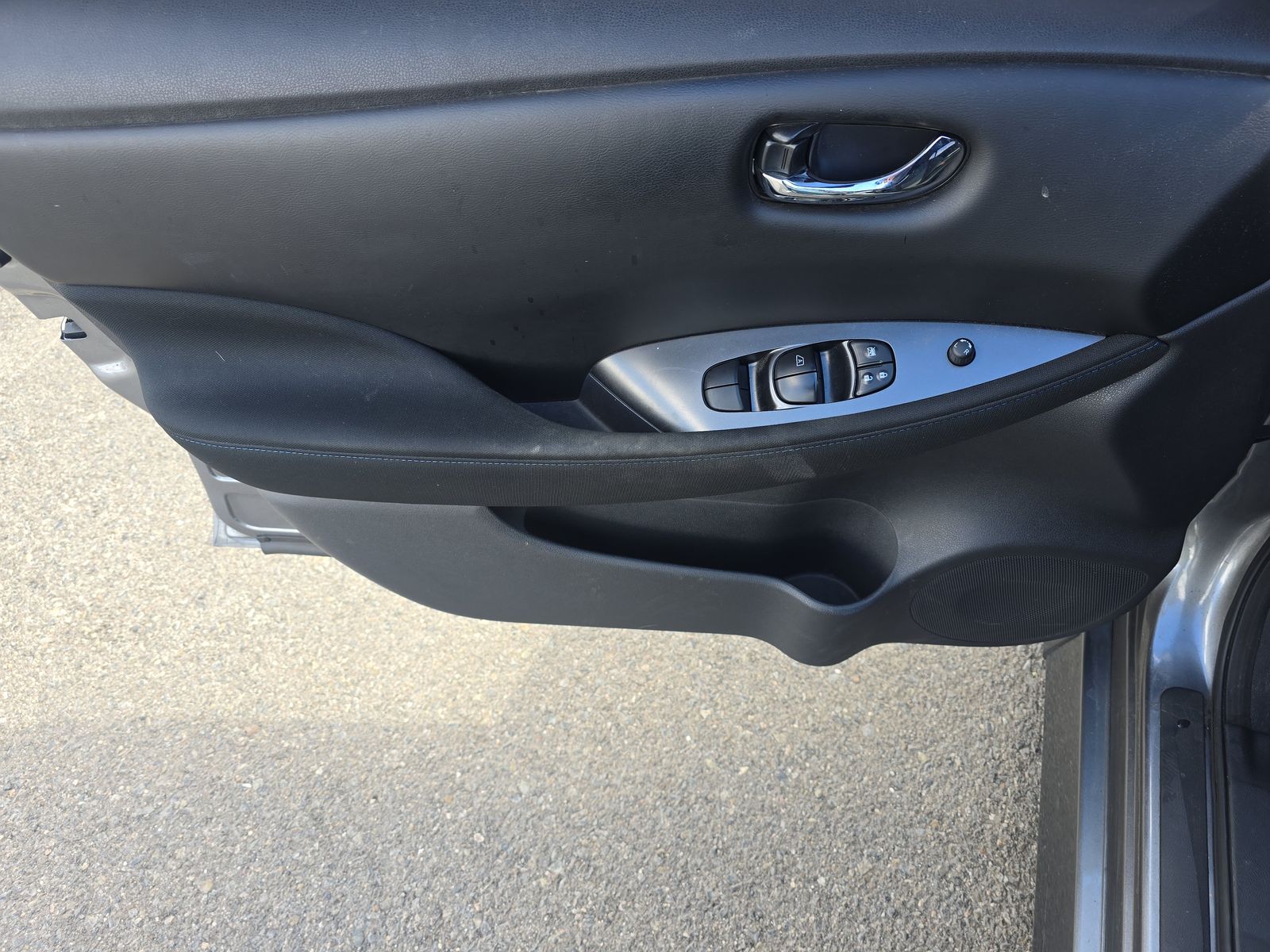 2022 Nissan LEAF S FWD