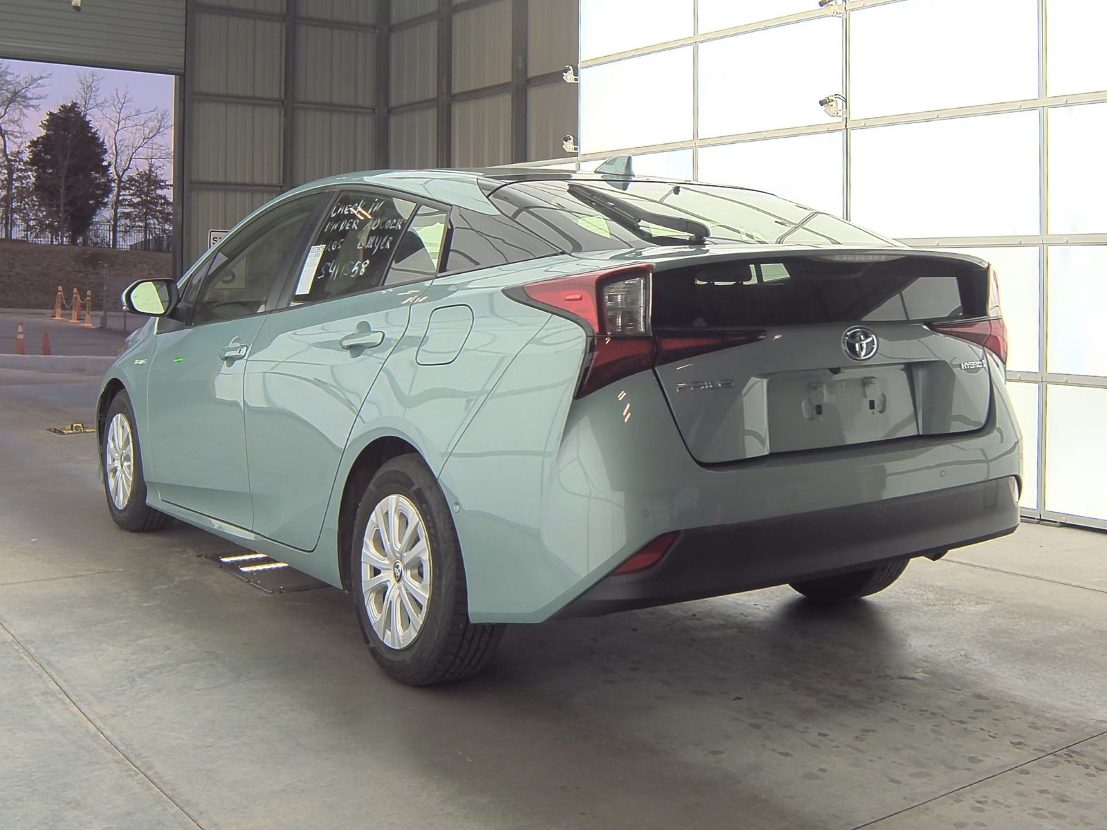 2022 Toyota Prius LE FWD