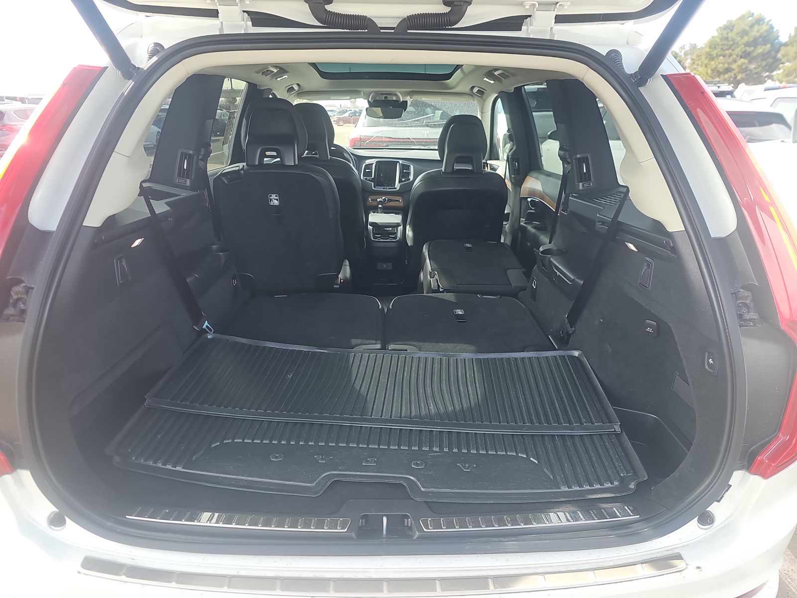 2022 Volvo XC90 T6 Momentum AWD