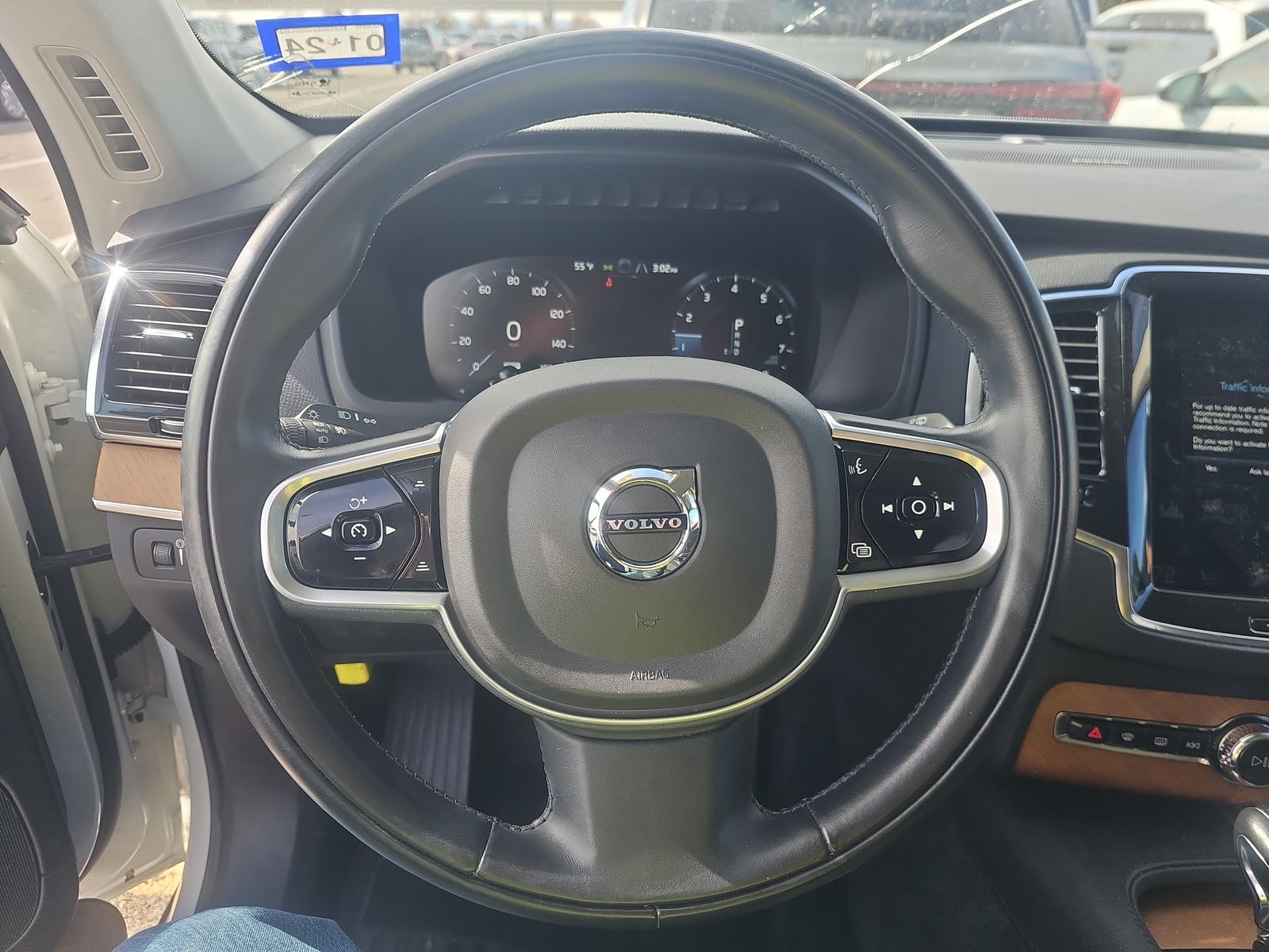 2022 Volvo XC90 T6 Momentum AWD