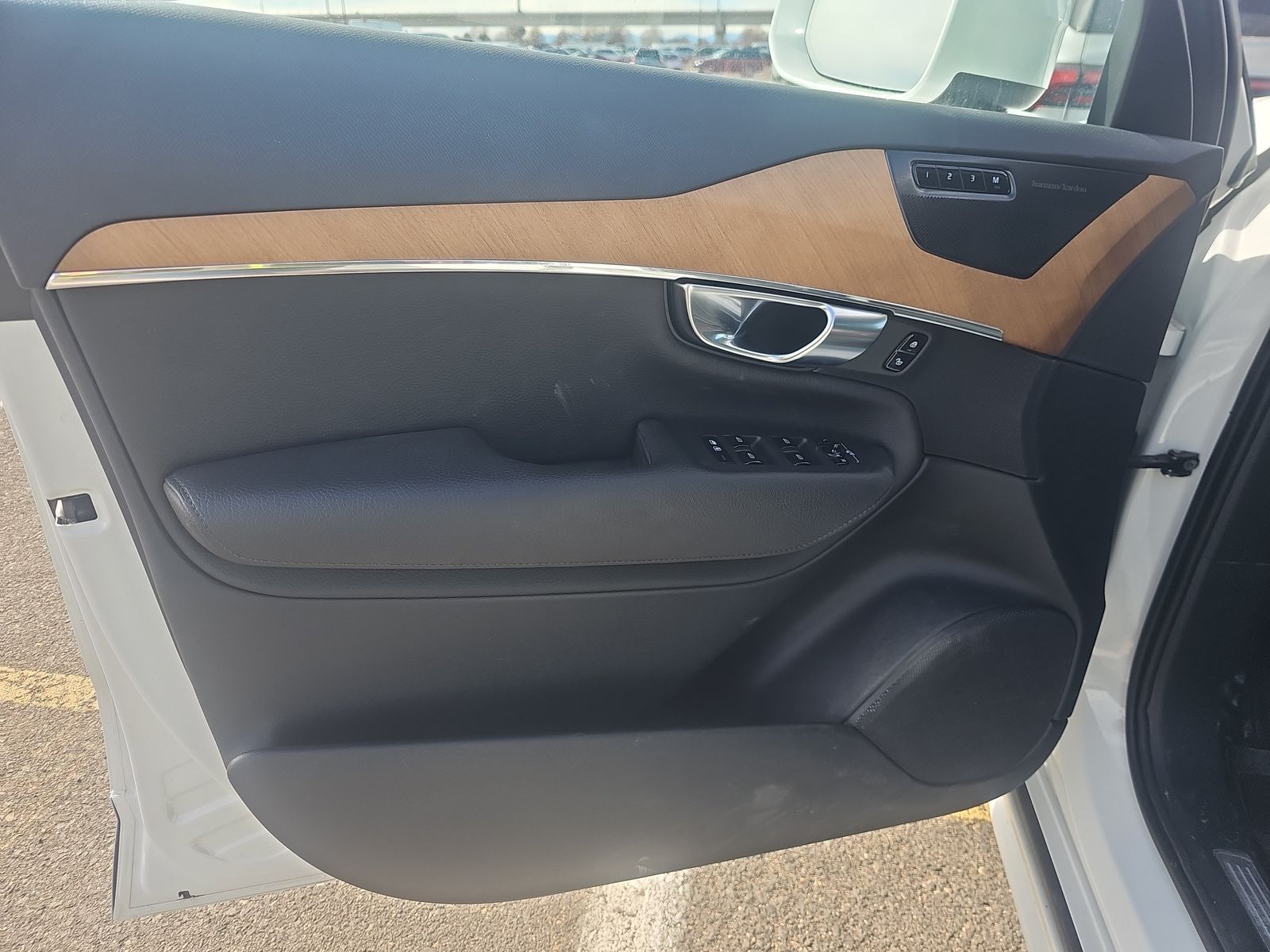 2022 Volvo XC90 T6 Momentum AWD