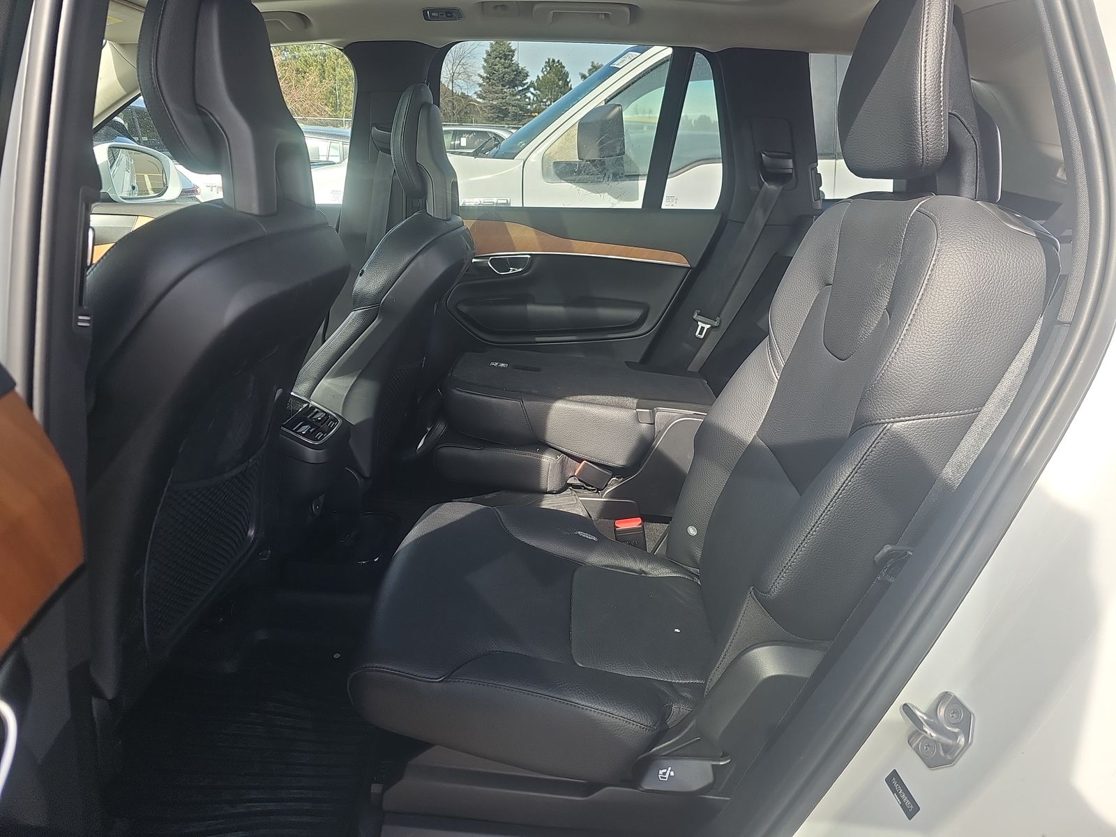 2022 Volvo XC90 T6 Momentum AWD