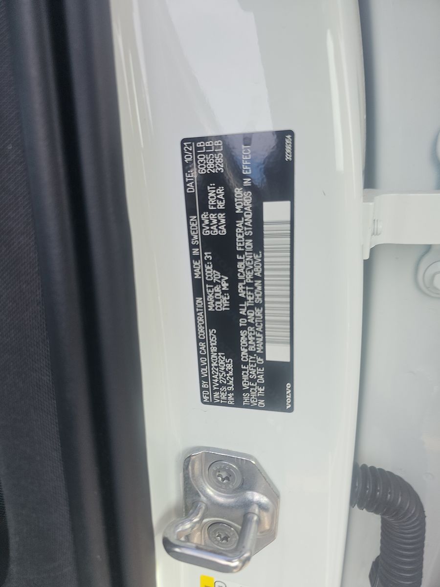 2022 Volvo XC90 T6 Momentum AWD