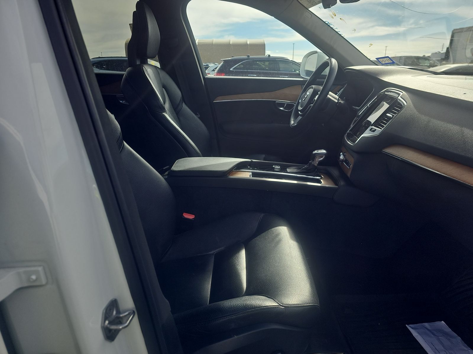 2022 Volvo XC90 T6 Momentum AWD