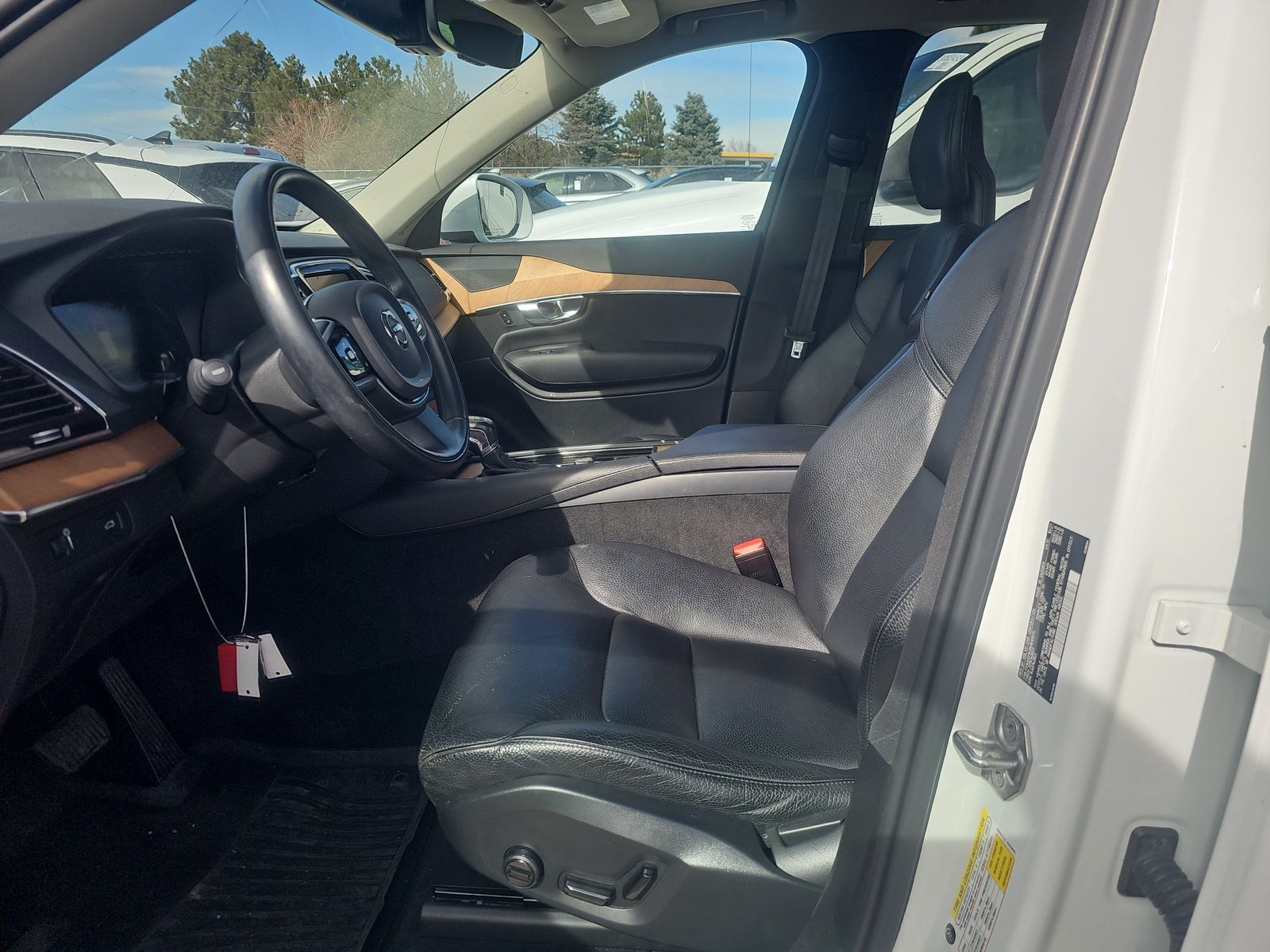 2022 Volvo XC90 T6 Momentum AWD